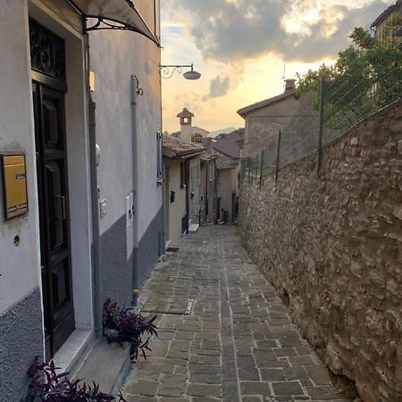Casa Flea - Holiday Apartment With 2 Bedrooms Gualdo Tadino Exterior photo