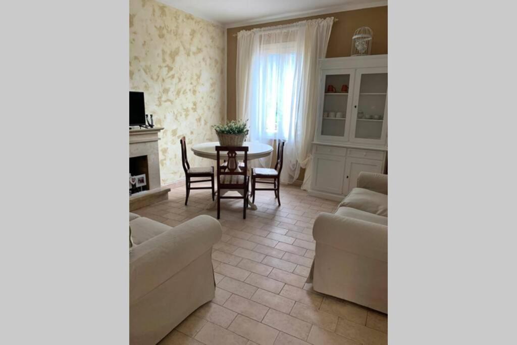 Casa Flea - Holiday Apartment With 2 Bedrooms Gualdo Tadino Exterior photo