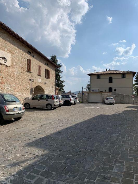 Casa Flea - Holiday Apartment With 2 Bedrooms Gualdo Tadino Exterior photo